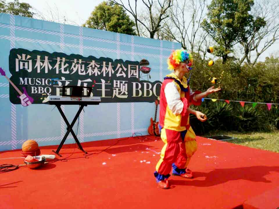 草地音乐主题BBQ