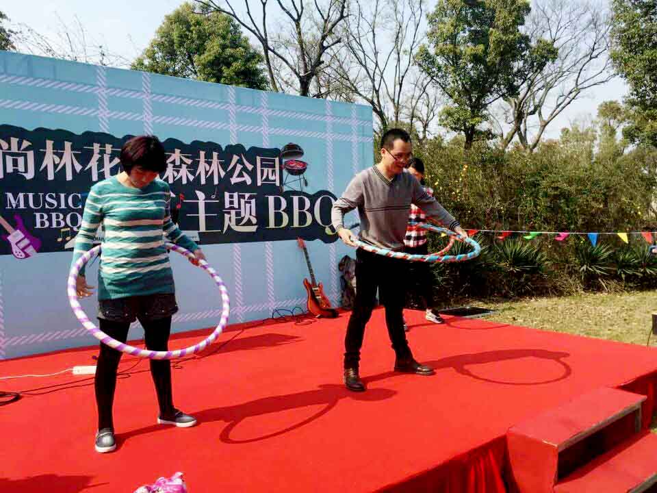 草地音乐主题BBQ